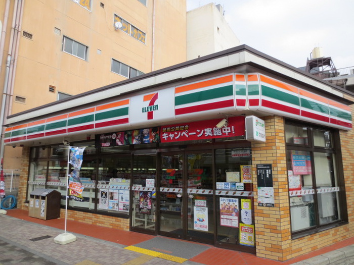 コンビニ　セブンイレブン桂駅東口（コンビニ）まで750m