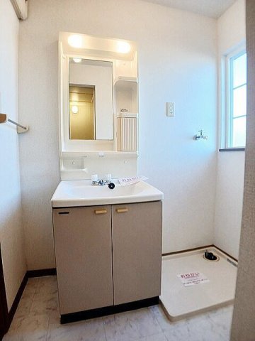 洗面設備　コンパクトで使いやすい洗面所