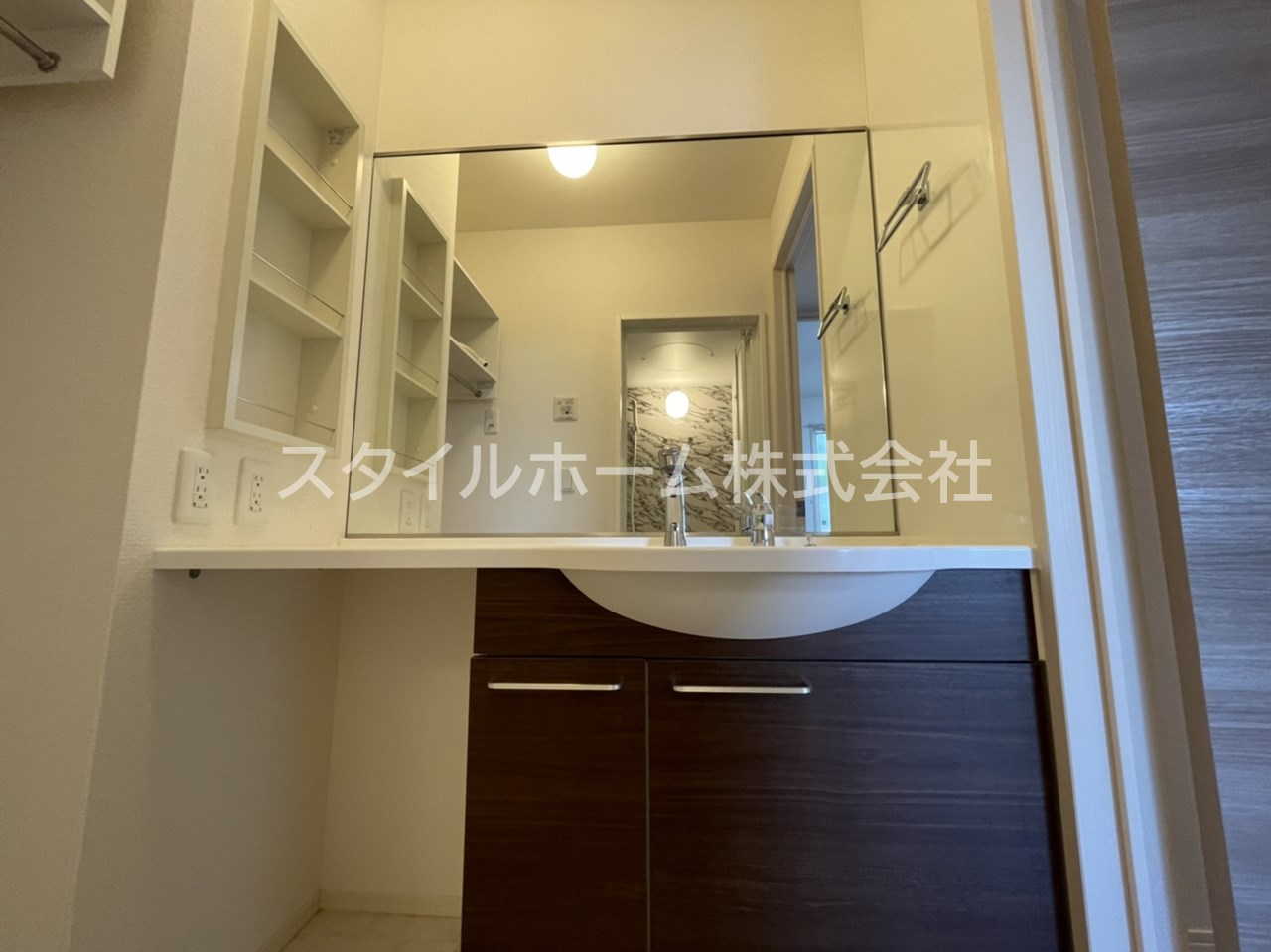 洗面設備　別部屋写真です。