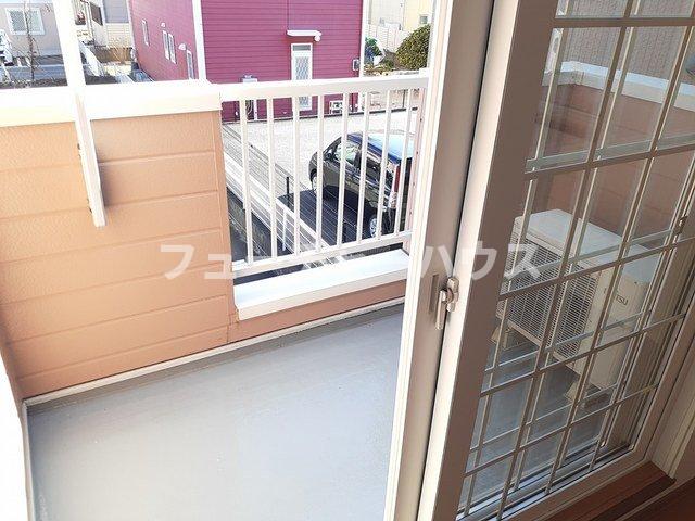 バルコニー　暖かな日差しのふりそそぐバルコニー