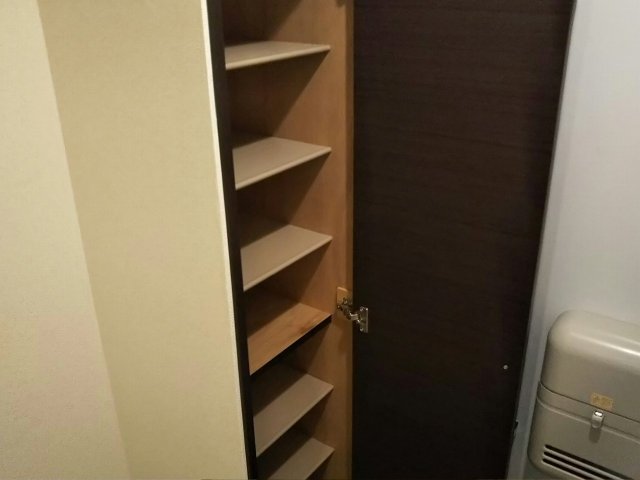レオネクストSAKAE西淡路の玄関写真