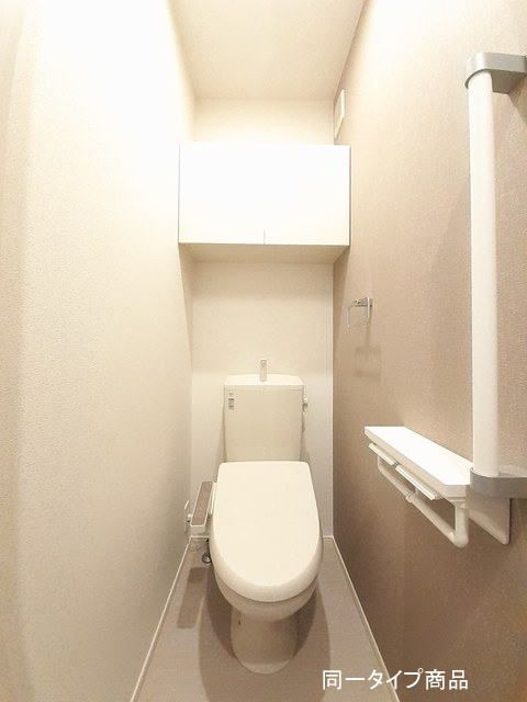 ＪＲ弥彦線 燕三条駅 徒歩14分 2階建 新築のトイレ写真
