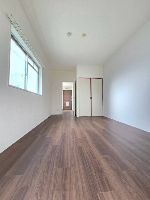 プレアール鷹の巣IIの居間写真