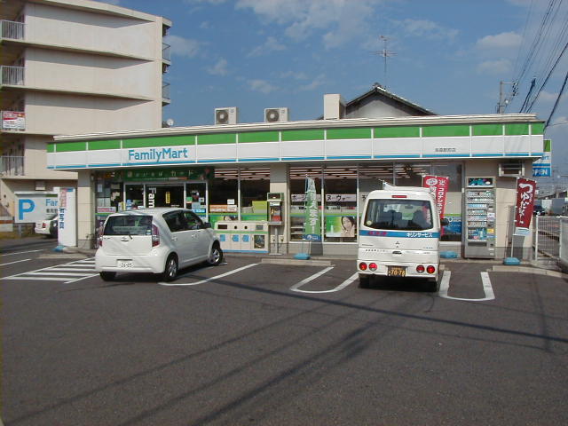 コンビニ　ファミリーマート 近鉄烏森駅前店（コンビニ）まで391m