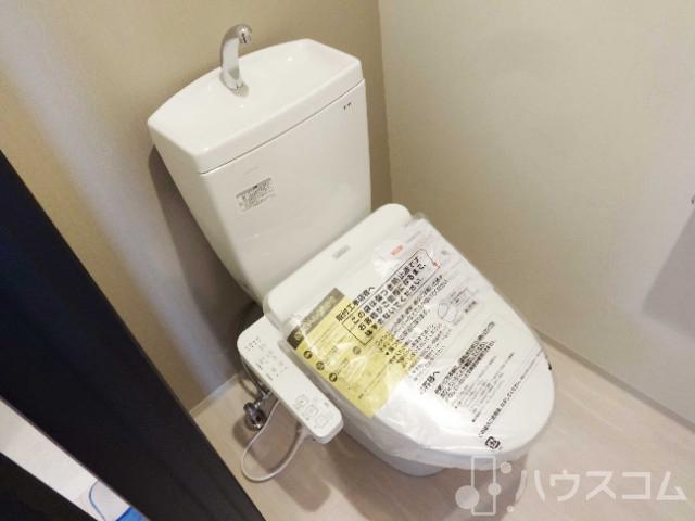 トイレ　温水洗浄便座が標準装備。