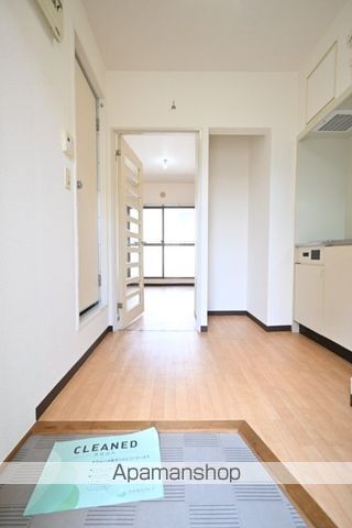 都営大江戸線 新江古田駅 徒歩11分 4階建 築36年の玄関写真