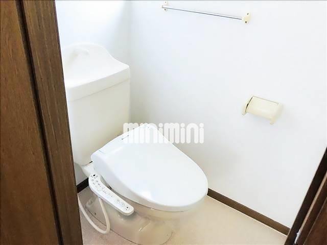 トイレ　小窓付きで明るいトイレです