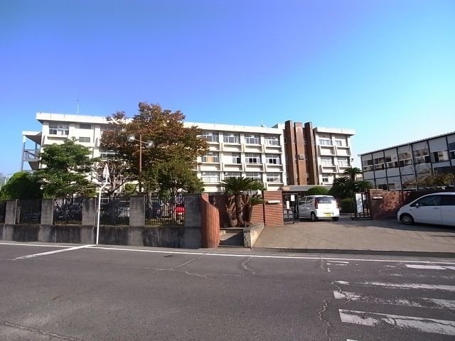 中学校　倉敷市立倉敷第一中学校（中学校）まで1232m