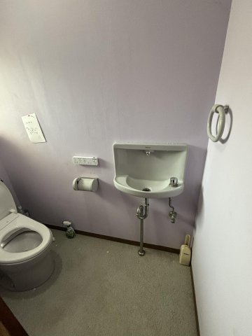 江津市都野津町戸建のトイレ写真