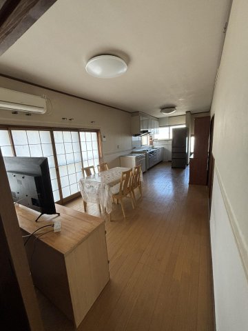 江津市都野津町戸建の居間写真