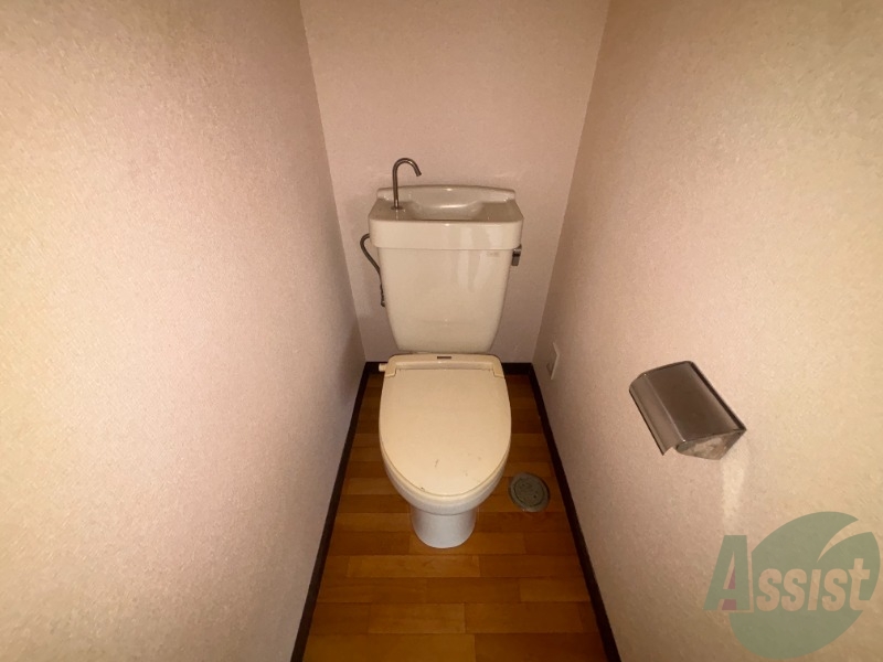トイレ　トイレはシンプルなデザインとなっています。落ち着きますね
