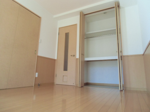 その他共有部分　室内ペット専用出入り口ドア付洋室☆
