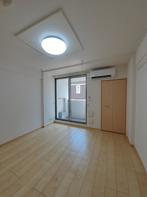 居室・リビング　明るいリビングです。