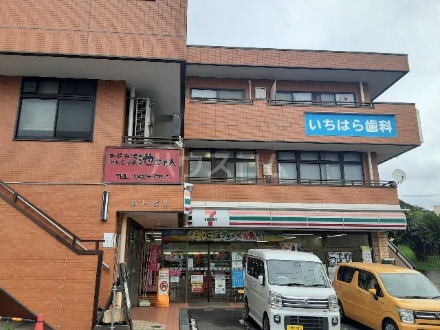 コンビニ　セブンイレブン 横須賀長沢駅前店（コンビニ）まで558m