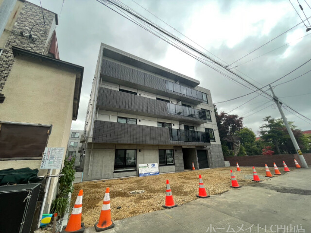 【P*che山鼻D　仮)南15西9MSの建物外観】