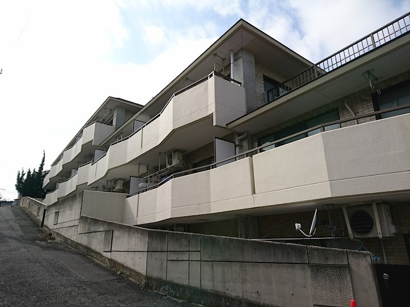 横浜市南区永田山王台のマンションの建物外観