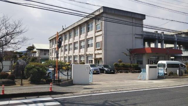 【倉敷市上東のアパートの小学校】