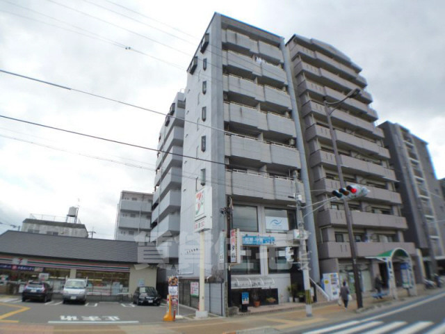 【京都市南区唐橋川久保町のマンションの建物外観】