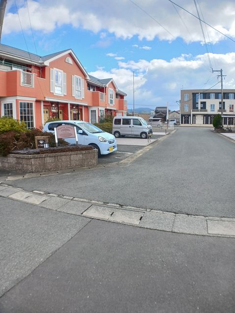 【久留米市高良内町のアパートの駐車場】