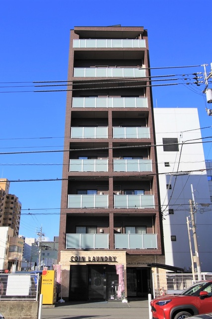 松山市三番町のマンションの建物外観