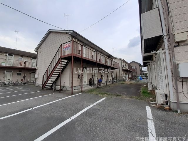 【サンパレス宝町の駐車場】