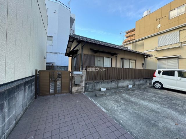 栗林町1丁目戸建の建物外観