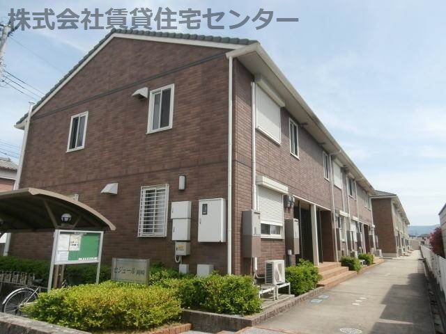 【和歌山市森小手穂のアパートの建物外観】