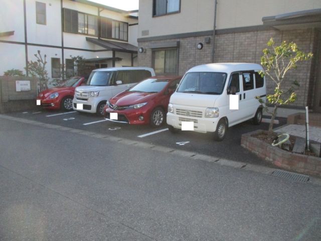 【千葉市若葉区みつわ台のアパートの駐車場】