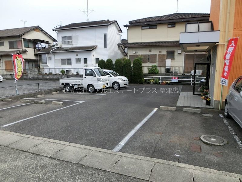 【レーク山一の駐車場】