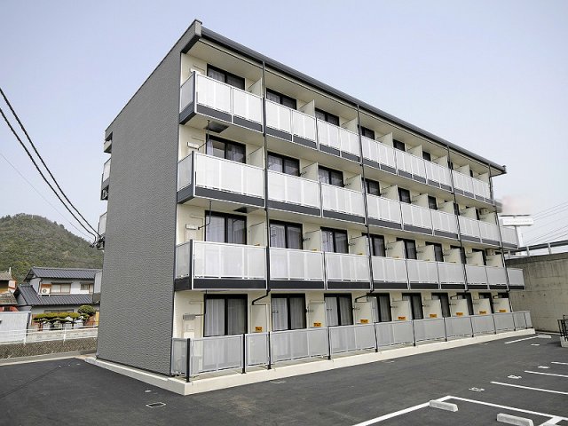 高松市紙町のマンションの建物外観