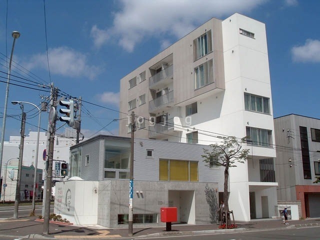 札幌市豊平区中の島一条のマンションの建物外観