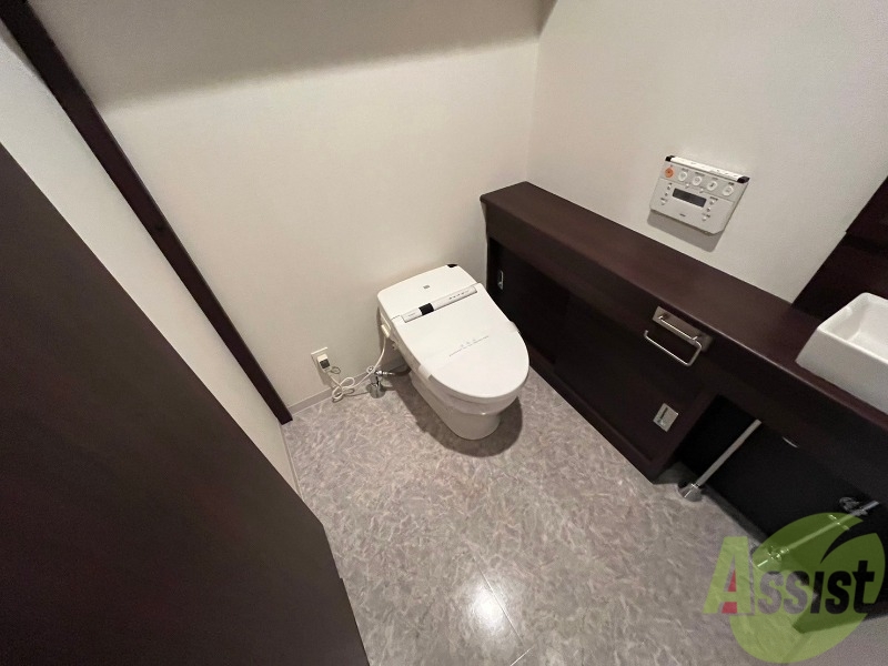 トイレ　シャワートイレになっているので快適です！