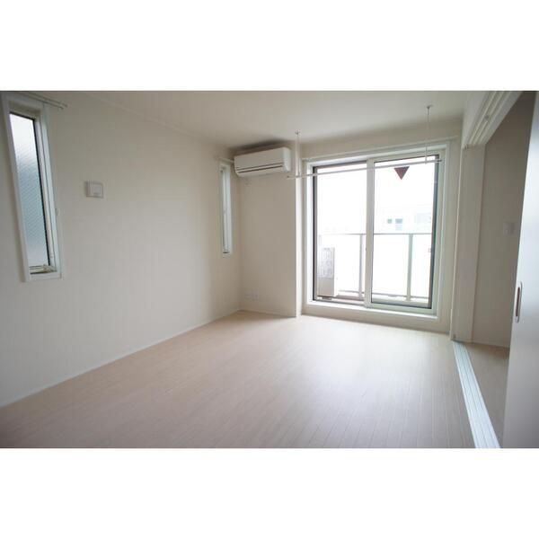 居室・リビング　☆明るい居間☆