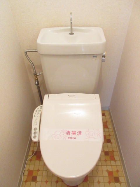 トイレ　温水洗浄便座