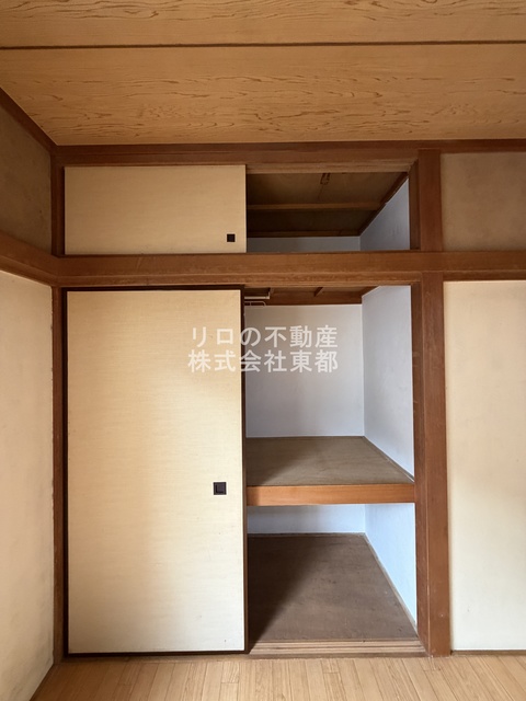 収納　押入れタイプは奥行がある収納力！