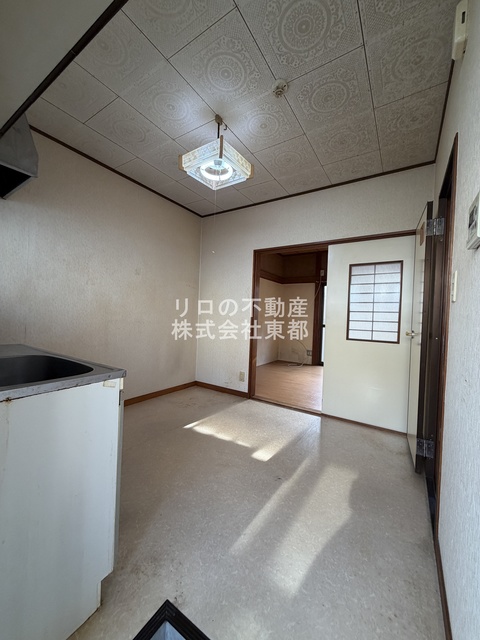 居室・リビング　ダイニングテーブルを置いたり自由にレイアウトできます☆