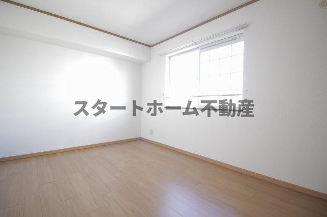 その他部屋・スペース　落ち着いて過ごせるお部屋なので、寝室にいかがでしょうか