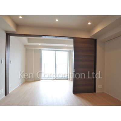 居室・リビング　同タイプ18階のお部屋を撮影。仕様が異なることがあります。