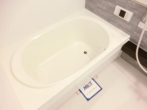 バス・シャワールーム　浴室乾燥機、追い焚き機能付きバス！