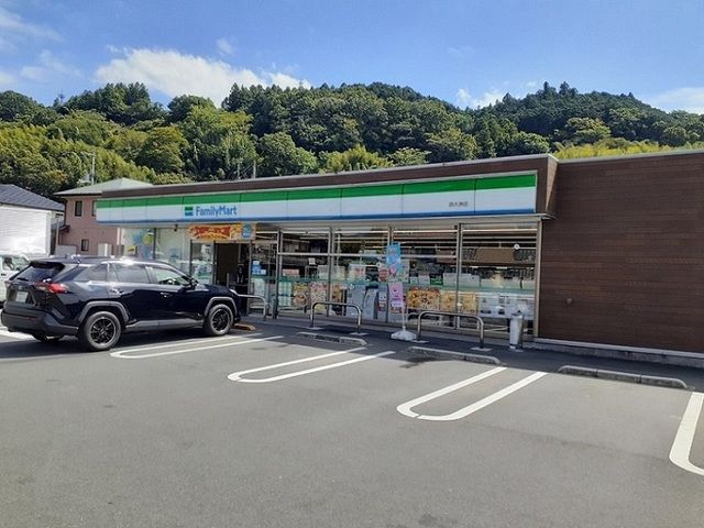 コンビニ　ファミリマート西大洲店様（コンビニ）まで450m