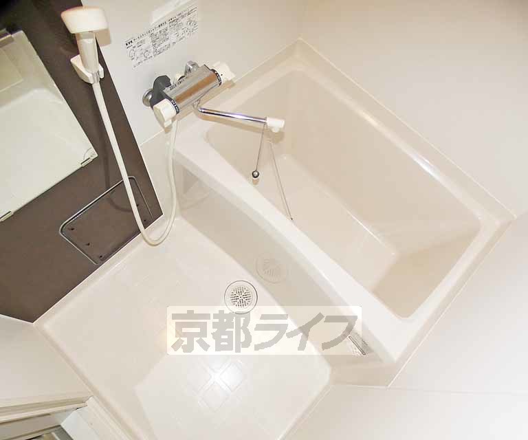 バス・シャワールーム　清潔感あるバスルーム