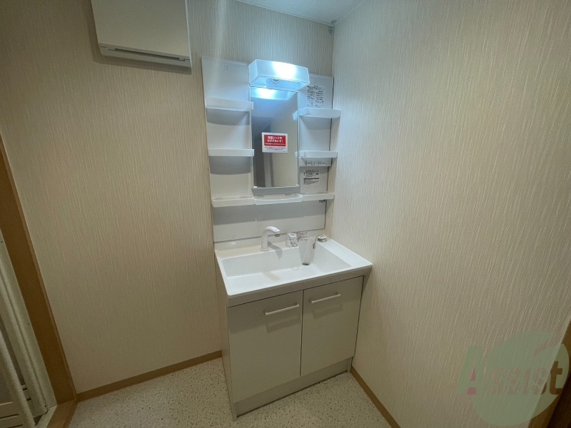 洗面設備　洗面台はシャンプードレッサーなので朝の身支度も楽々ですね～