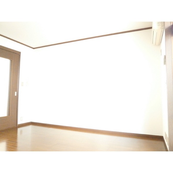 居室・リビング　エアコン付きです♪