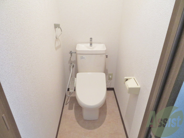トイレ　ウォシュレット機能がついたトイレです。安心して使用できますね