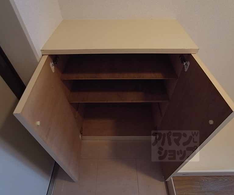 収納　玄関スペースの下駄箱