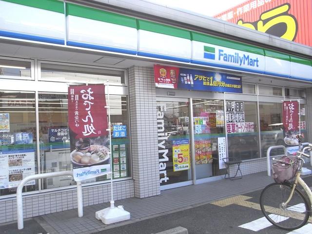 コンビニ　ファミリーマート川田一丁目店（コンビニ）まで942m