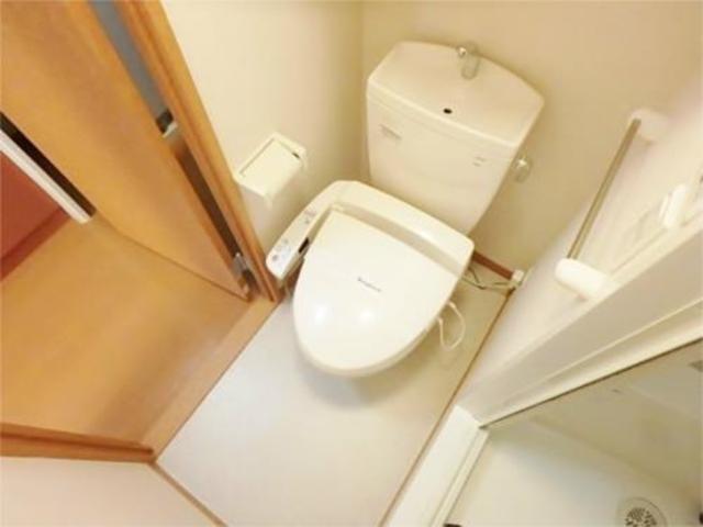 トイレ　嬉しいウォシュレット付き