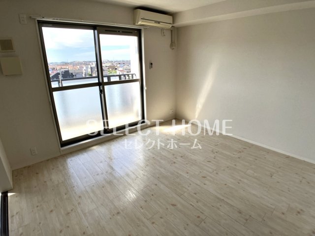 居室・リビング　こちらの居間で趣味の時間をお楽しみください 同型タイプ