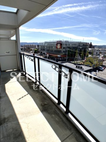 バルコニー　外からの目が気にならないバルコニーで洗濯物が干せます