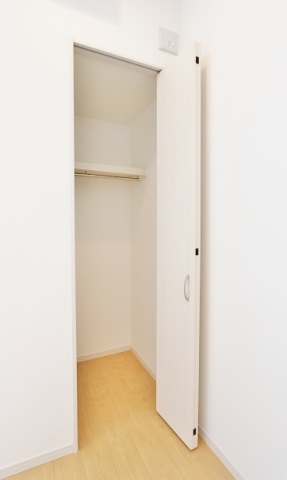 収納　奥行きあるクローゼットです